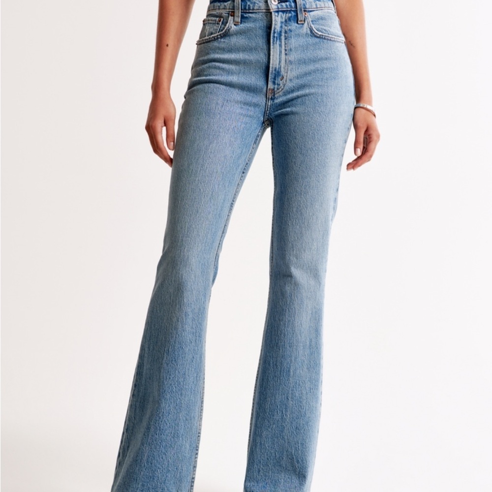 Abercrombie & Fitch The ‘70s Vintage Flare Ultra High Rise